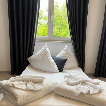 Yebs Hotel ギュンツブルク エクステリア 写真